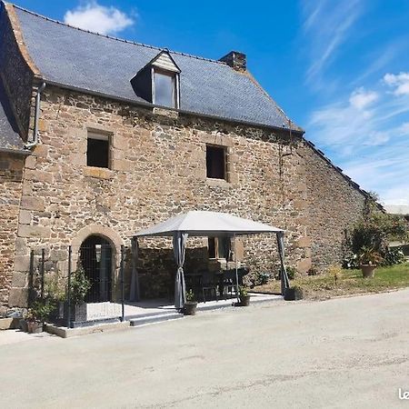 Manoir pierre dans centre équestre vers saint malo Plerguer Exterior foto