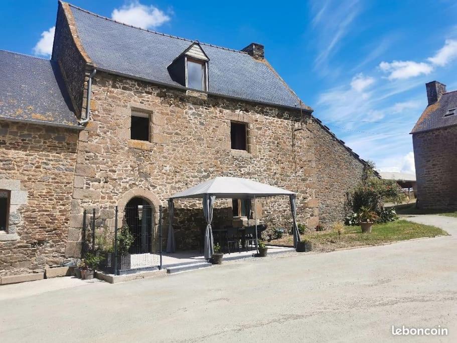 Manoir pierre dans centre équestre vers saint malo Plerguer Exterior foto